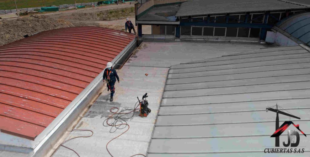Instalaciones de Panel Sandwich, tejas metalicas sencillas, cubierta colonial o UPVC de cualquier estilo
