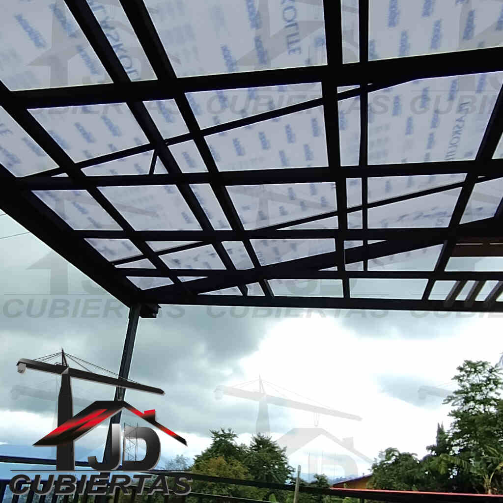 Policarbonato Alveolar en obra para uso exterior en pergolas o tejas JDCubiertas en Bogota Colombia