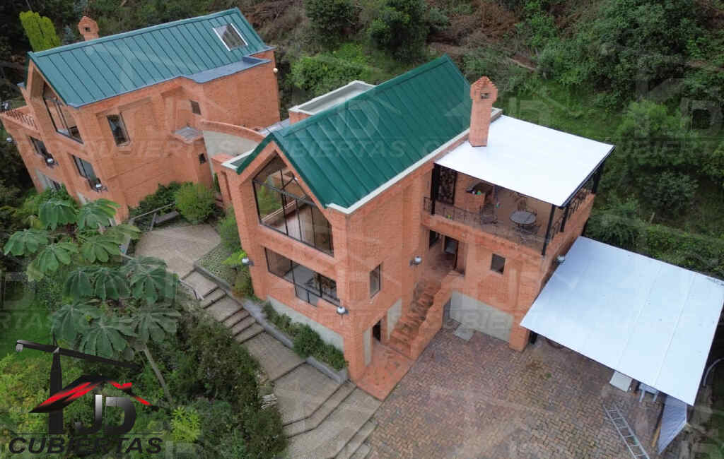 Proyecto residencial Cajica- Cundinamarca Colombia - Teja suministro de Standing Seam Verde JD Cubiertas