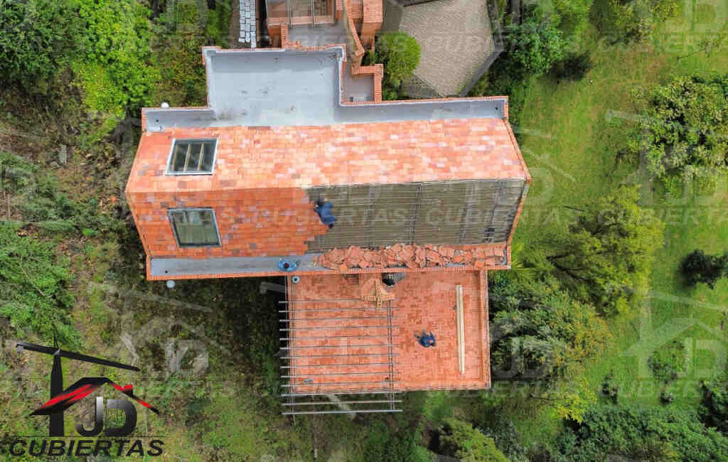 Proyecto residencial Desmonte de teja de barro Cajica- Cundinamarca Colombia - cambio a standing seam verde JDCubiertas