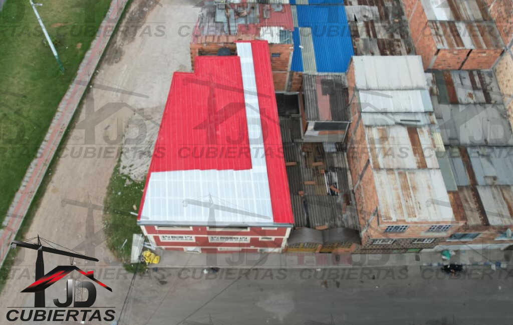 Complementos de remateria y teja transluscida en JDCubiertas para Bodegas o sector industrial para bajar el consumo de energia JDcubiertas
