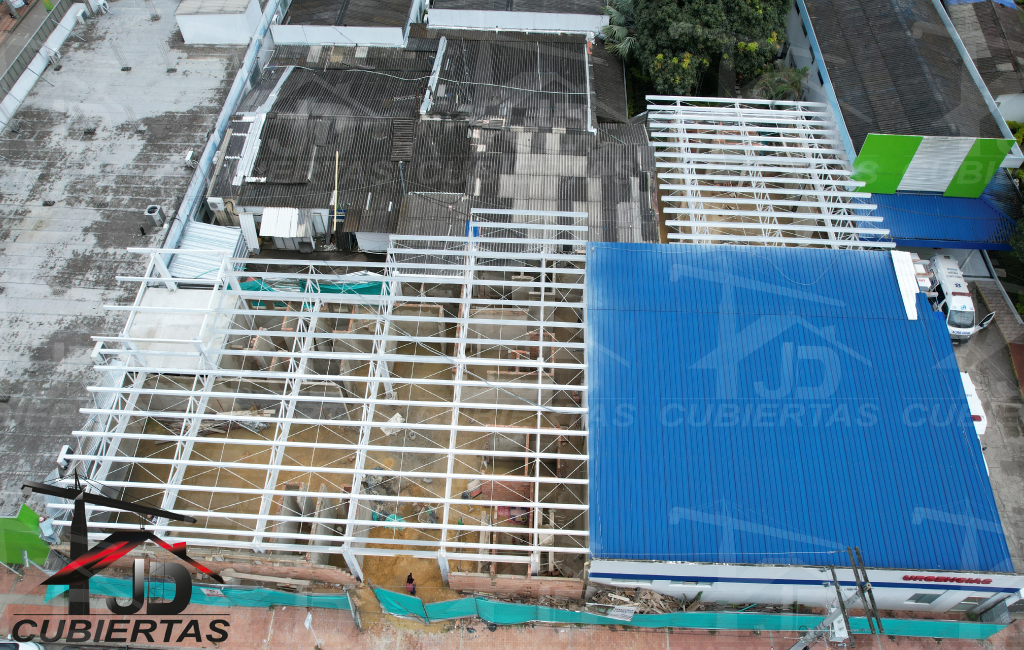 Hospital villeta y estructura JDCubierta instalacion a nivel nacional de teja termooacustica industrial