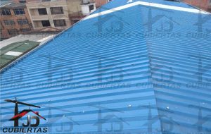Instalacion-de-teja-Master-Mil-en-color-Azul-JDCubiertas-en-Colombia