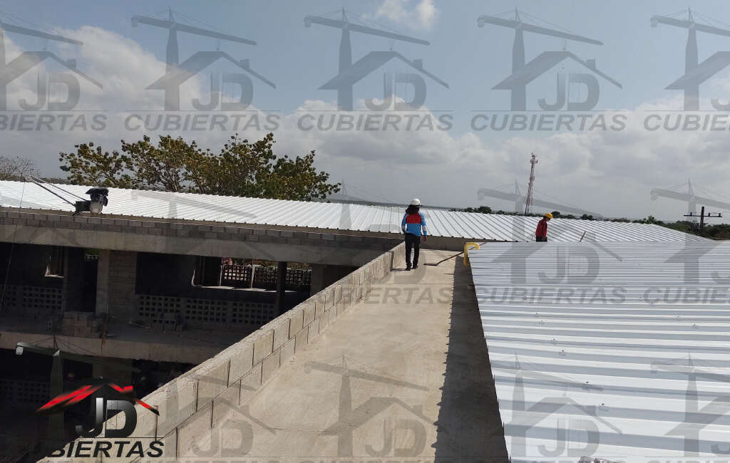 Instalacion-e-izaje-de-cubiertas-en-Carmen-de-Bolivar-JDCubiertas