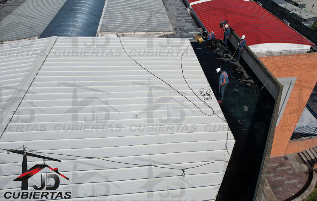 Limpieza de canales y Tejas planas o curvas JDCubiertas en Colombia