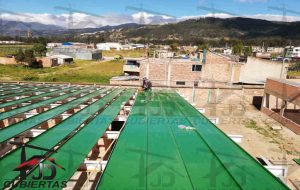 instalaciones-de-Cubierta-standing-seam-sandwich-proyectos-JDCUBIERTAS-en Colombia