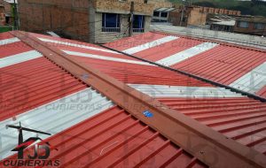 instalaciones-y-mantenimiento-de-teja-UPVC-termoacustica-en-Bodegas-JDCubiertas