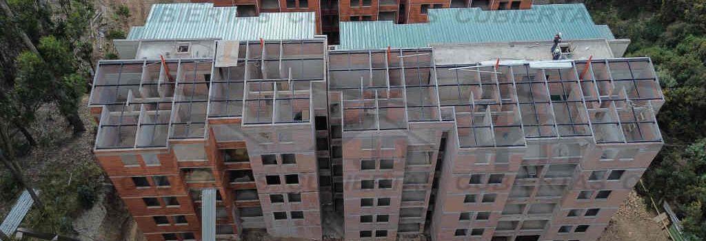Teja arquitectonica metalica color verde con relleno EPS